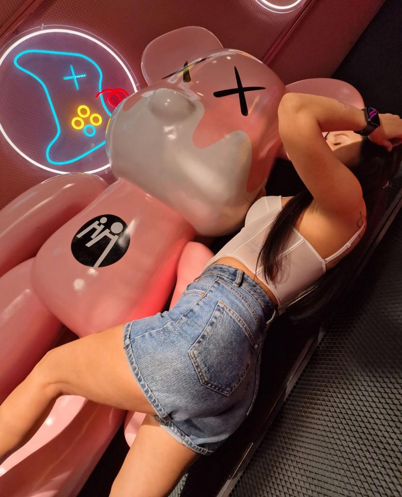 631017641: Chica busca chico en Sevilla