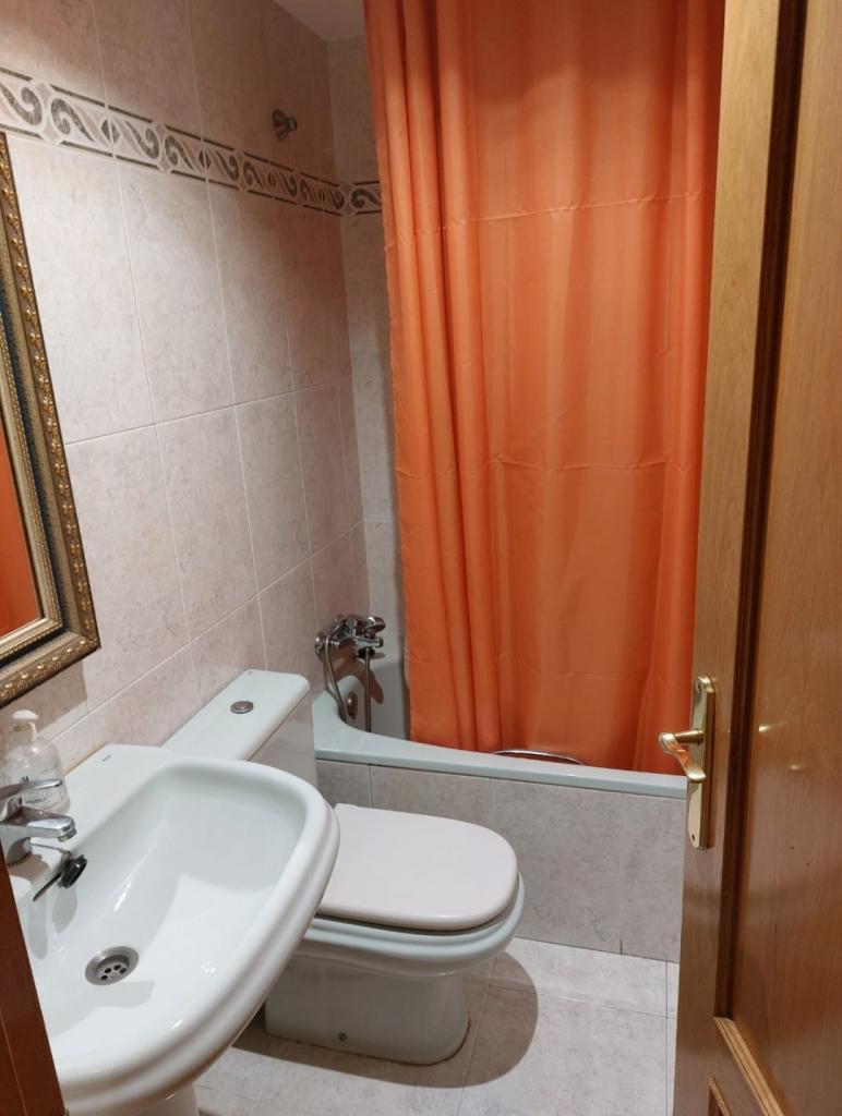 Chica busca chico en Lérida: 