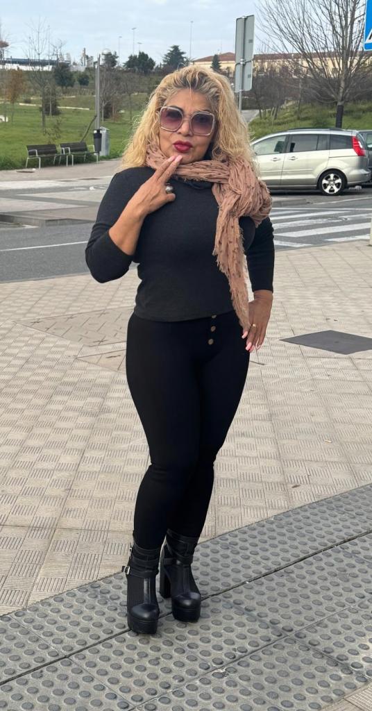 619857350: Chica busca chico en Guipúzcoa