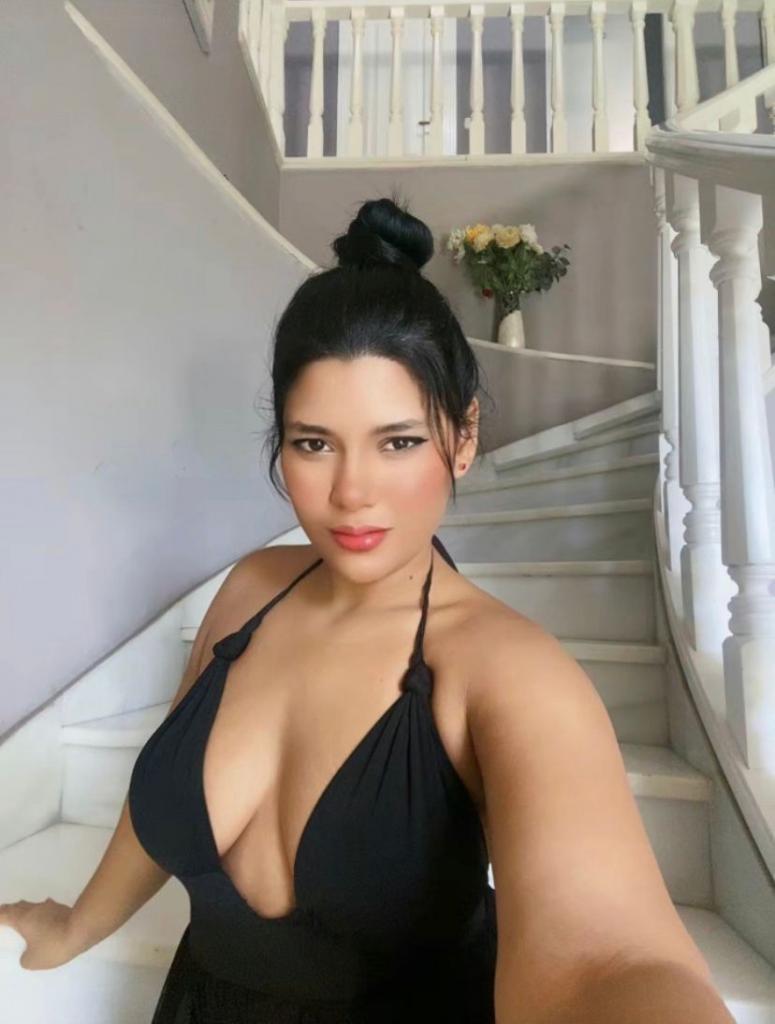 651696746: Chica busca chico en Sevilla