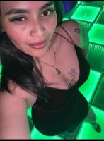 613804054: Chica busca chico en Barcelona