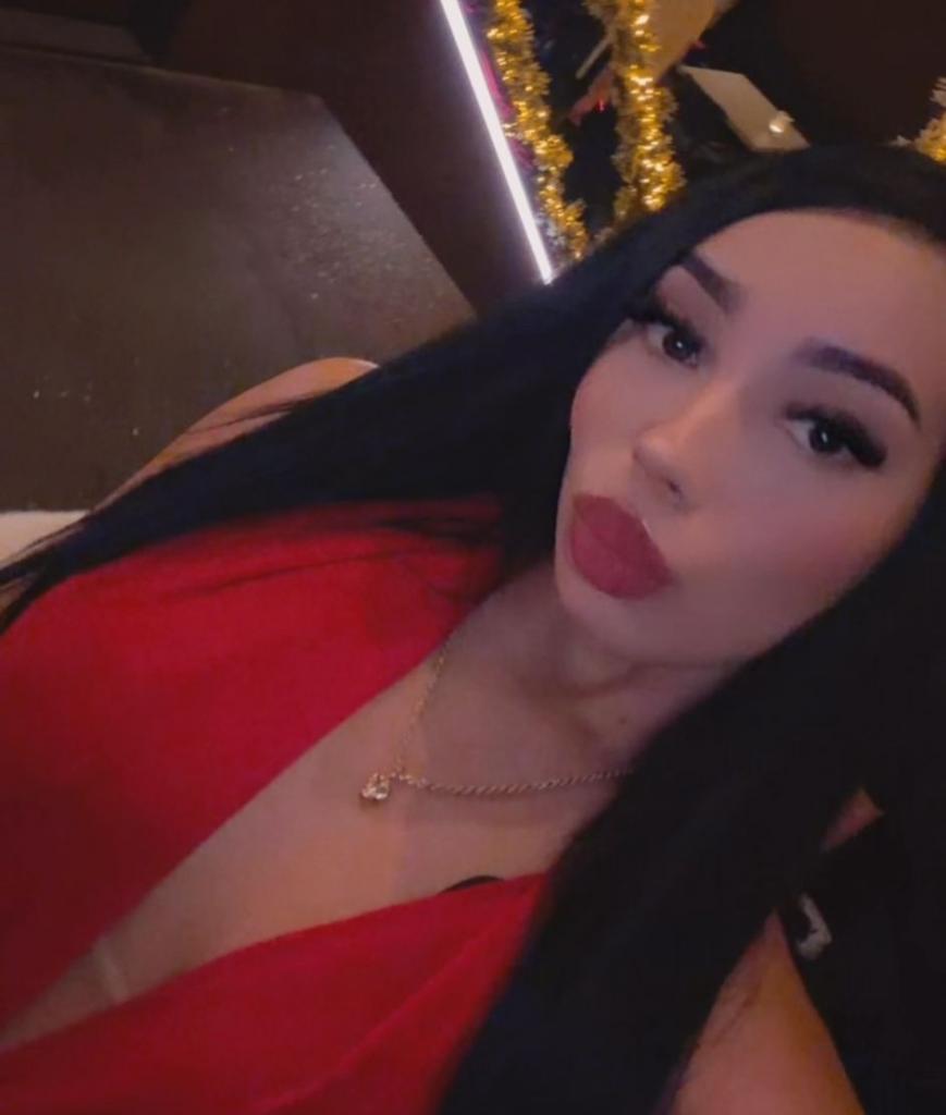 677892705: Chica busca chico en Barcelona