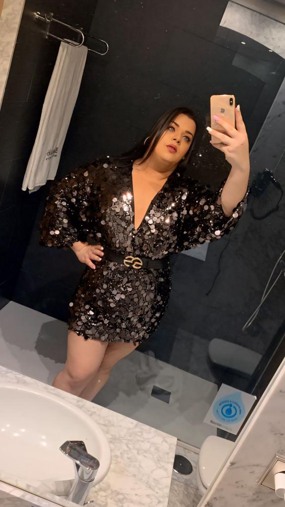 654229528: Travesti en León