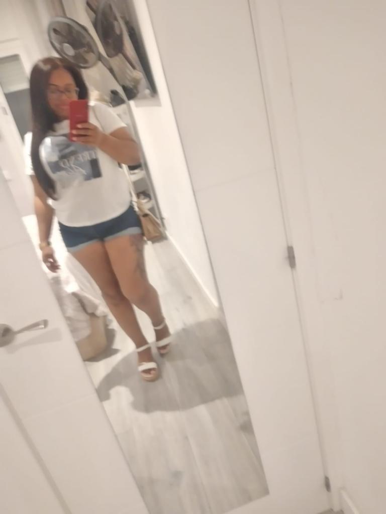 695161872: Chica busca chico en Sevilla