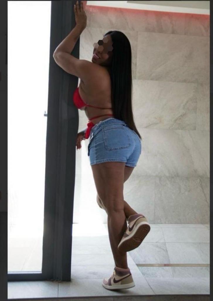 676917411: Chica busca chico en Cádiz