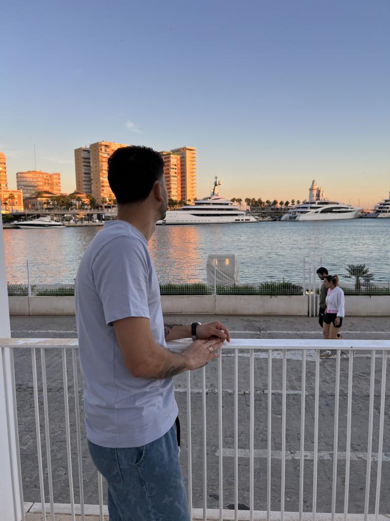 Chico busca chica en Málaga: 