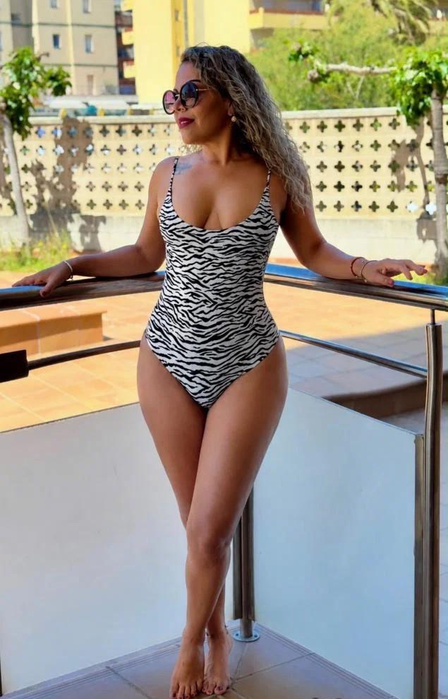 697962425: Chica busca chico en Gerona