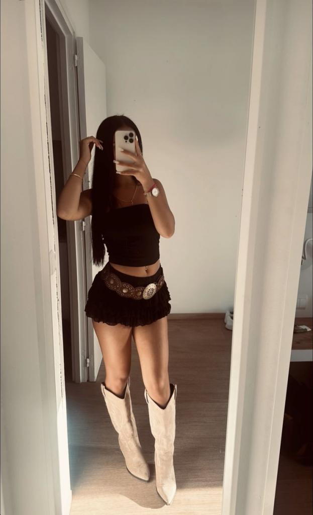 663323644: Chica busca chico en Sevilla