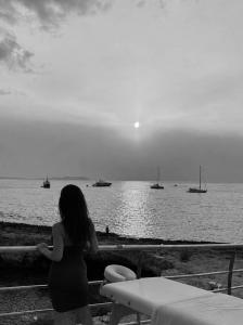 656449943: Chica busca chico en Ibiza