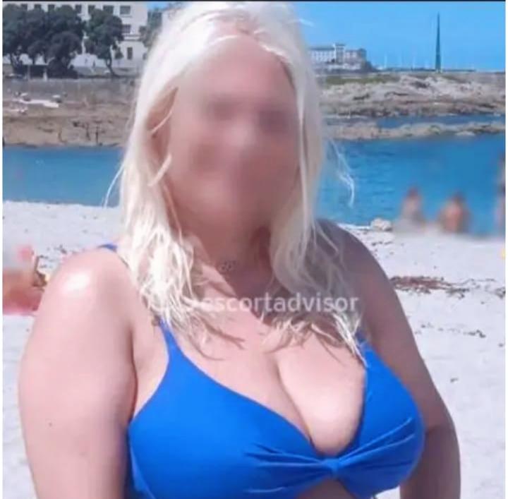 643943608: Chica busca chico en La Coruña