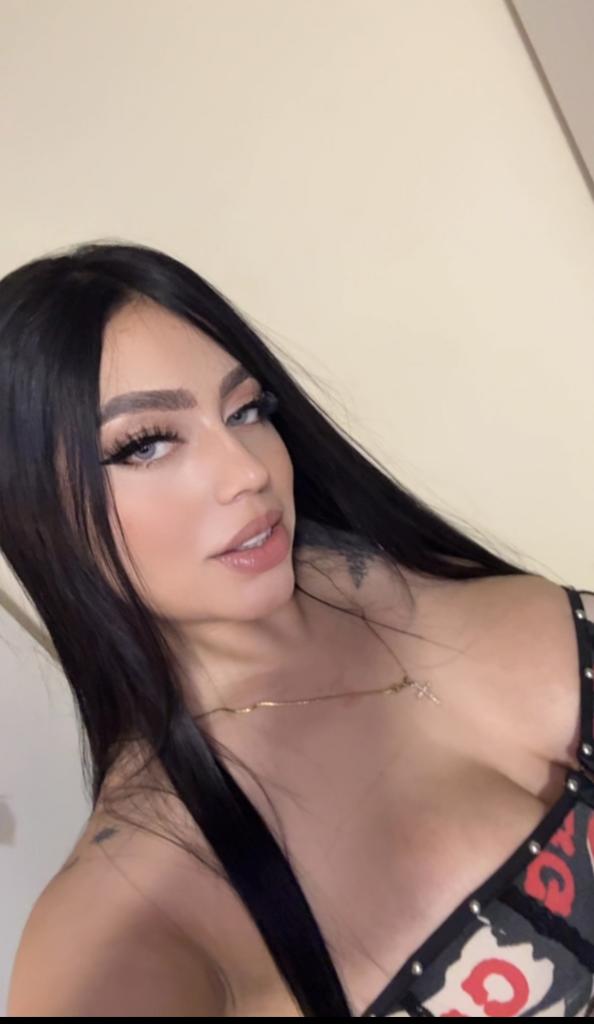 613450897: Chica busca chico en Barcelona