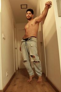 643852366: Chico busca chica en Sevilla