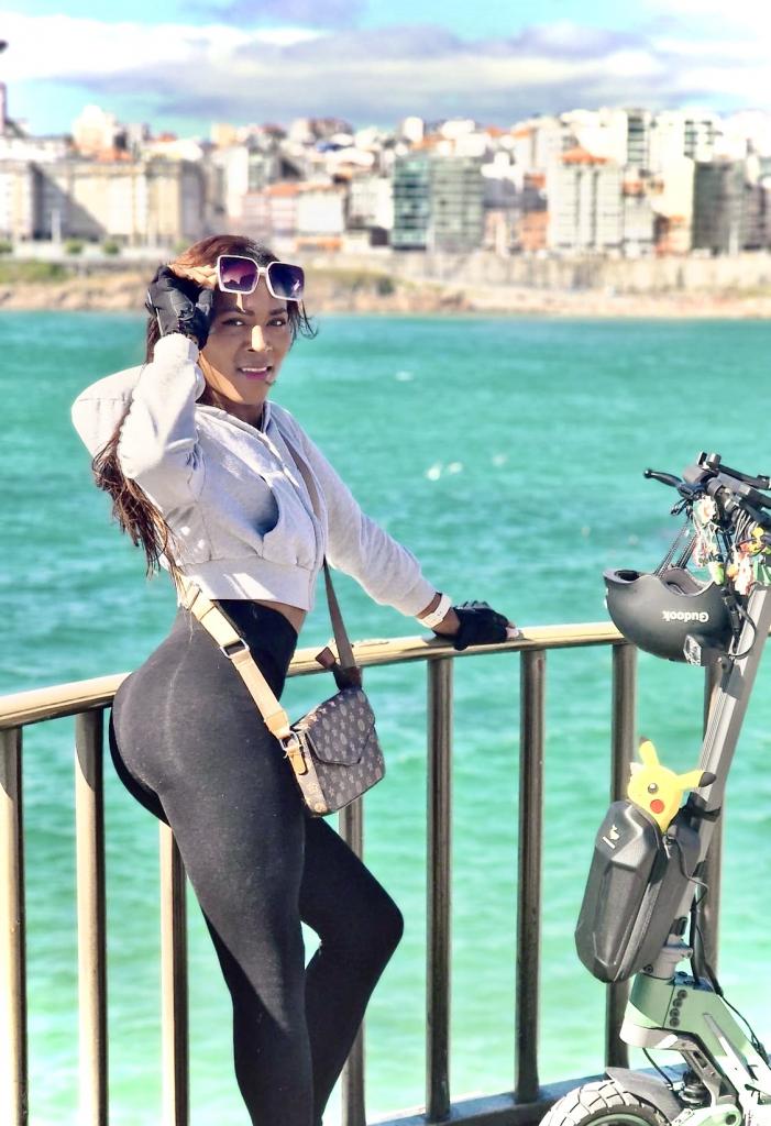 611337496: Travesti en La Coruña