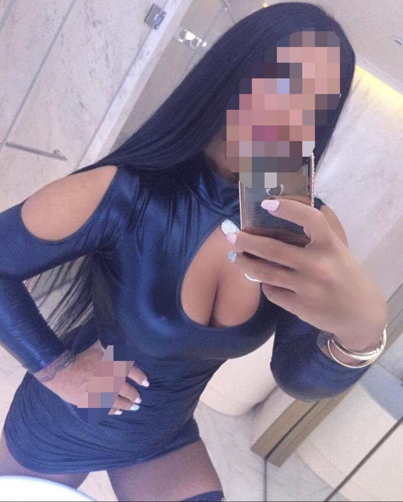 631369065: Chica busca chico en Barcelona