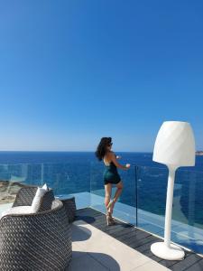 654459655: Chica busca chico en Ibiza