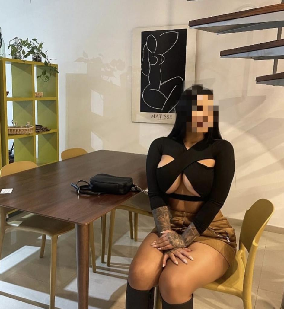 677240475: Chica busca chico en Orense