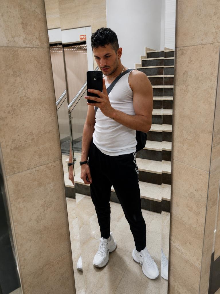 612293112: Chico busca chica en Valencia