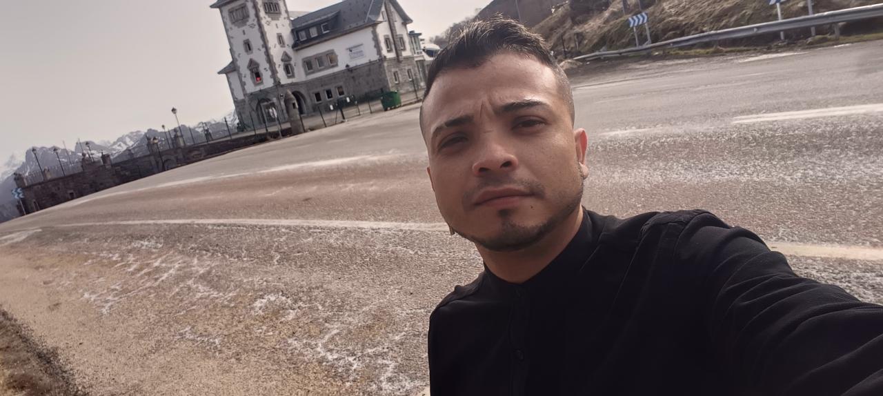 613507640: Chico busca chica en Sevilla