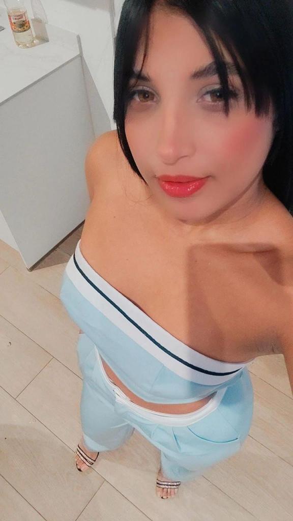 611206275: Chica busca chico en Ibiza