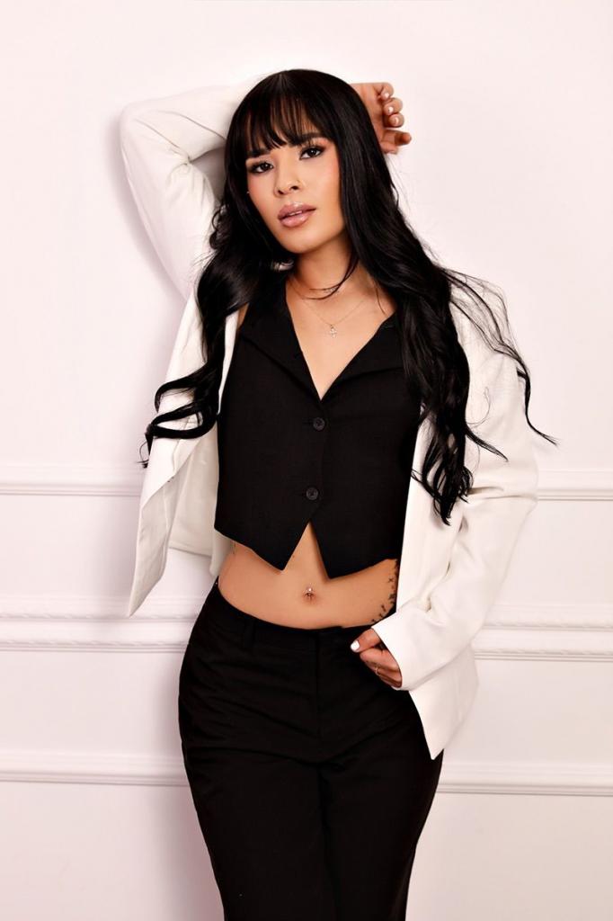 Chica busca chico en Ibiza: Chica busca chico