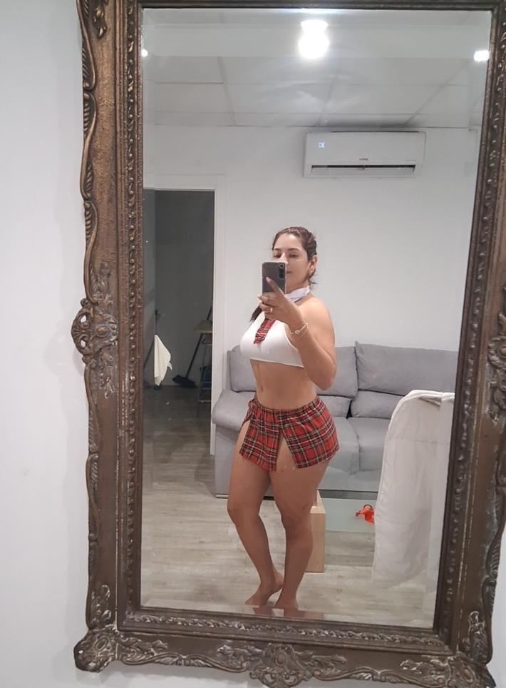 613232055: Chica busca chico en Ibiza
