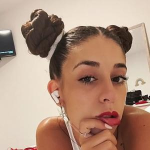 667754825: Chica busca chico en Sevilla