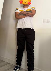 664501037: Chico busca chica en Madrid