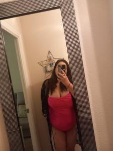 674564045: Chica busca chico en Sevilla