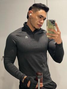 600418013: Chico busca chica en Pontevedra