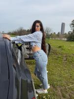 667754825: Chica busca chico en Sevilla