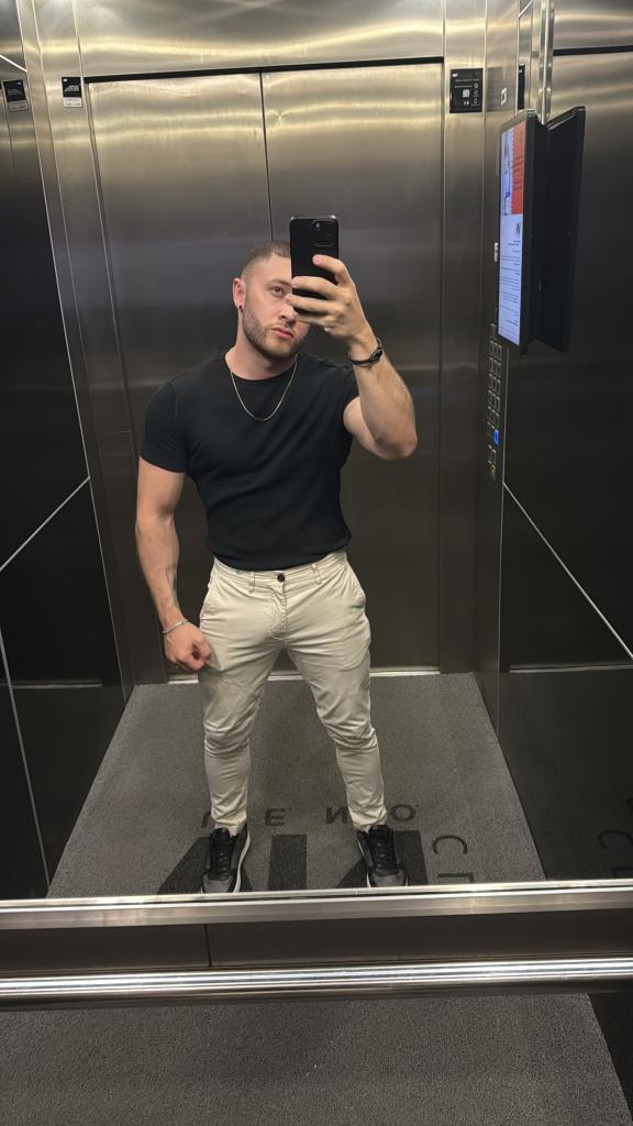 Chico busca chica en Málaga: 