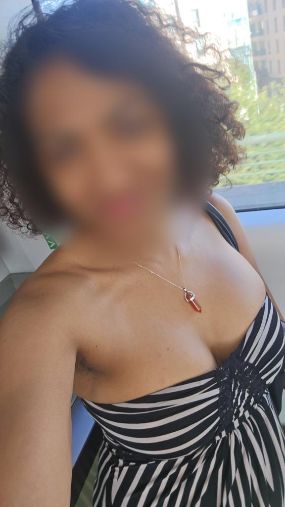 645777130: Chica busca chico en Guipúzcoa