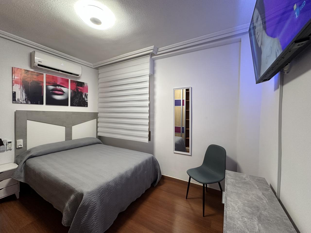 604264679: Chica busca chico en Almería