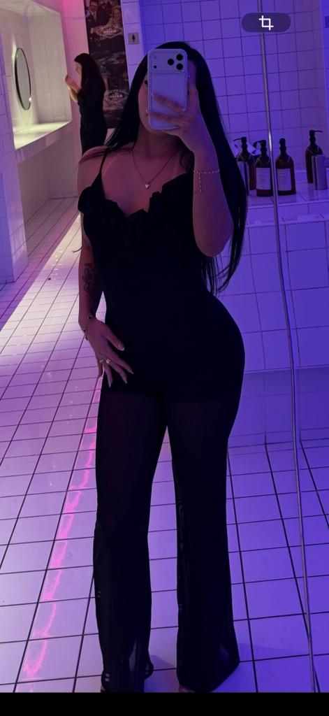 677892705: Chica busca chico en Barcelona