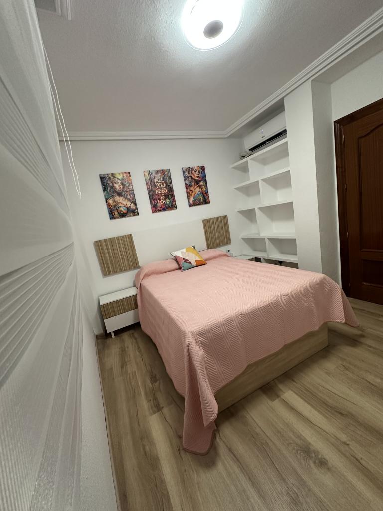 604264679: Chica busca chico en Almería