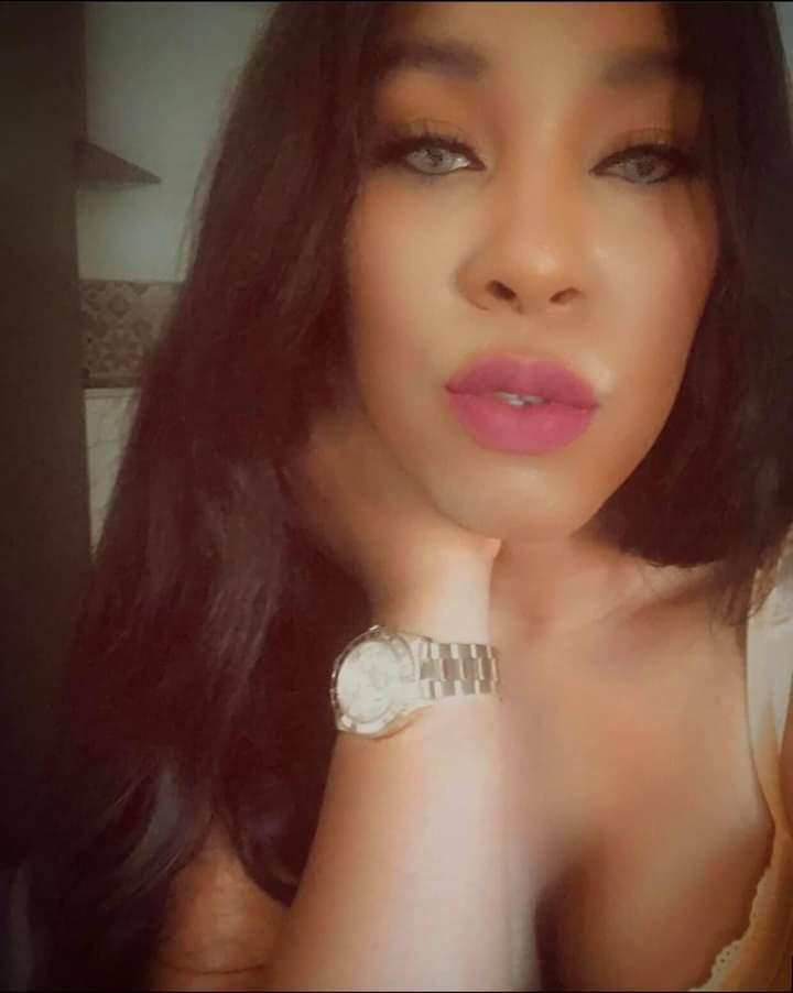 664535078: Transexual en Barcelona