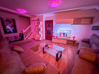 604264679: Chica busca chico en Almería