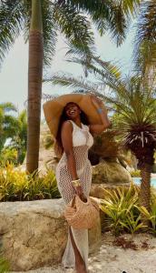 614771377: Chica busca chico en Gerona