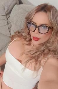 678969337: Chica busca chico en Sevilla