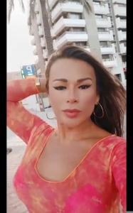 692480944: Chica busca chico en Barcelona