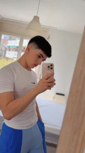 695313803: Chico busca chica en Barcelona