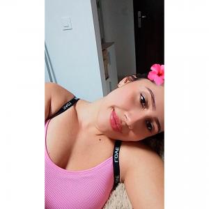 667694619: Chica busca chico en Sevilla