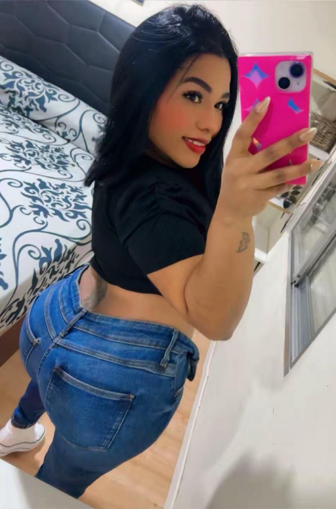 673438097: Chica busca chico en Madrid