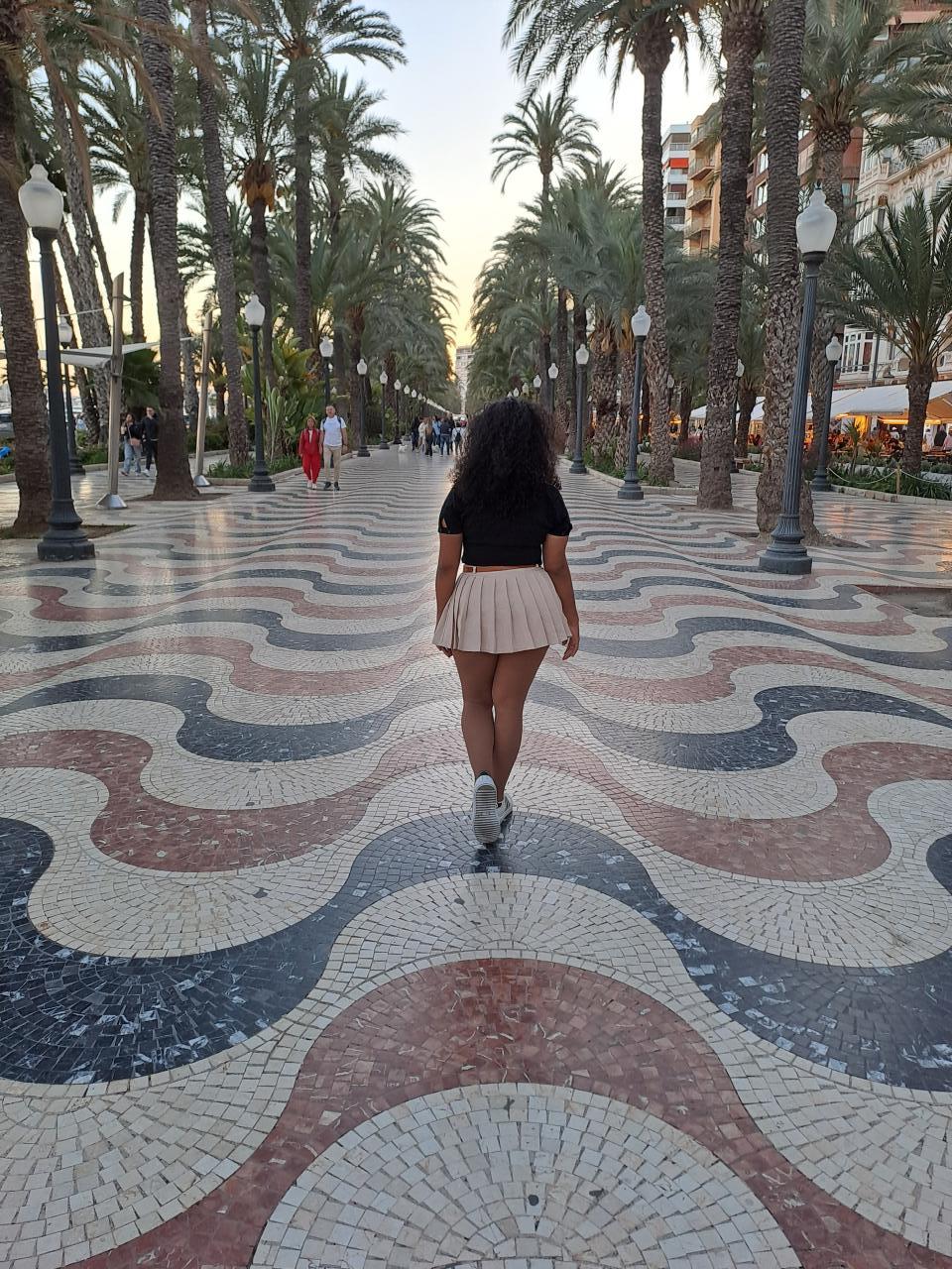 614755304: Chica busca chico en Alicante