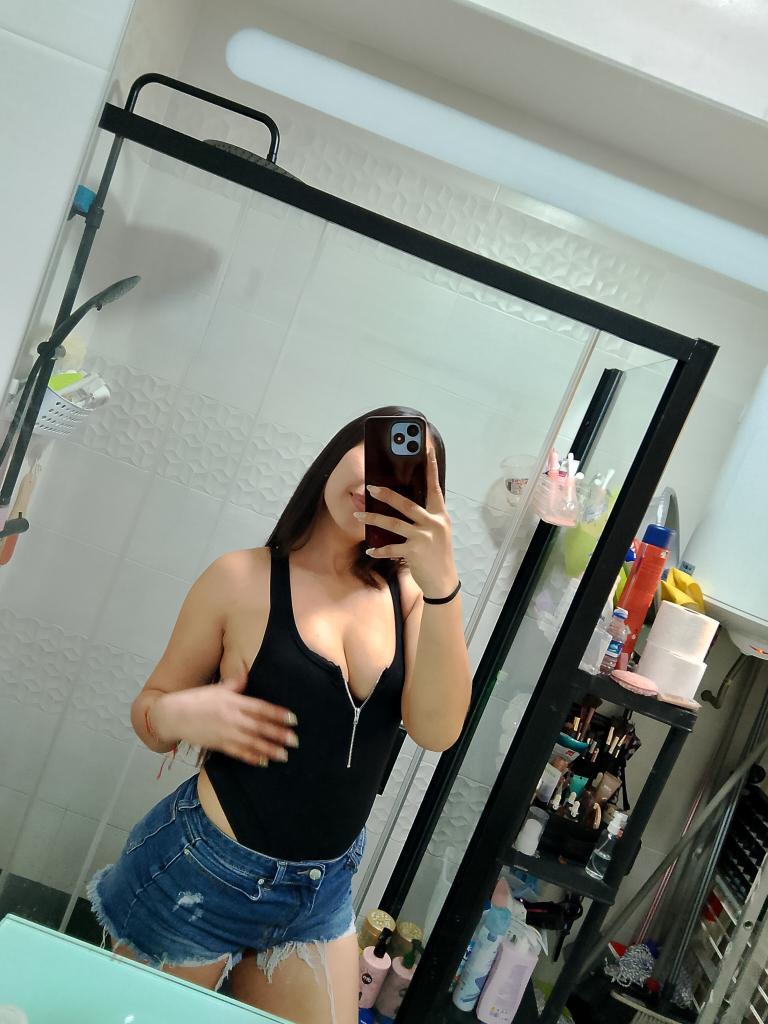 667694619: Chica busca chico en Sevilla