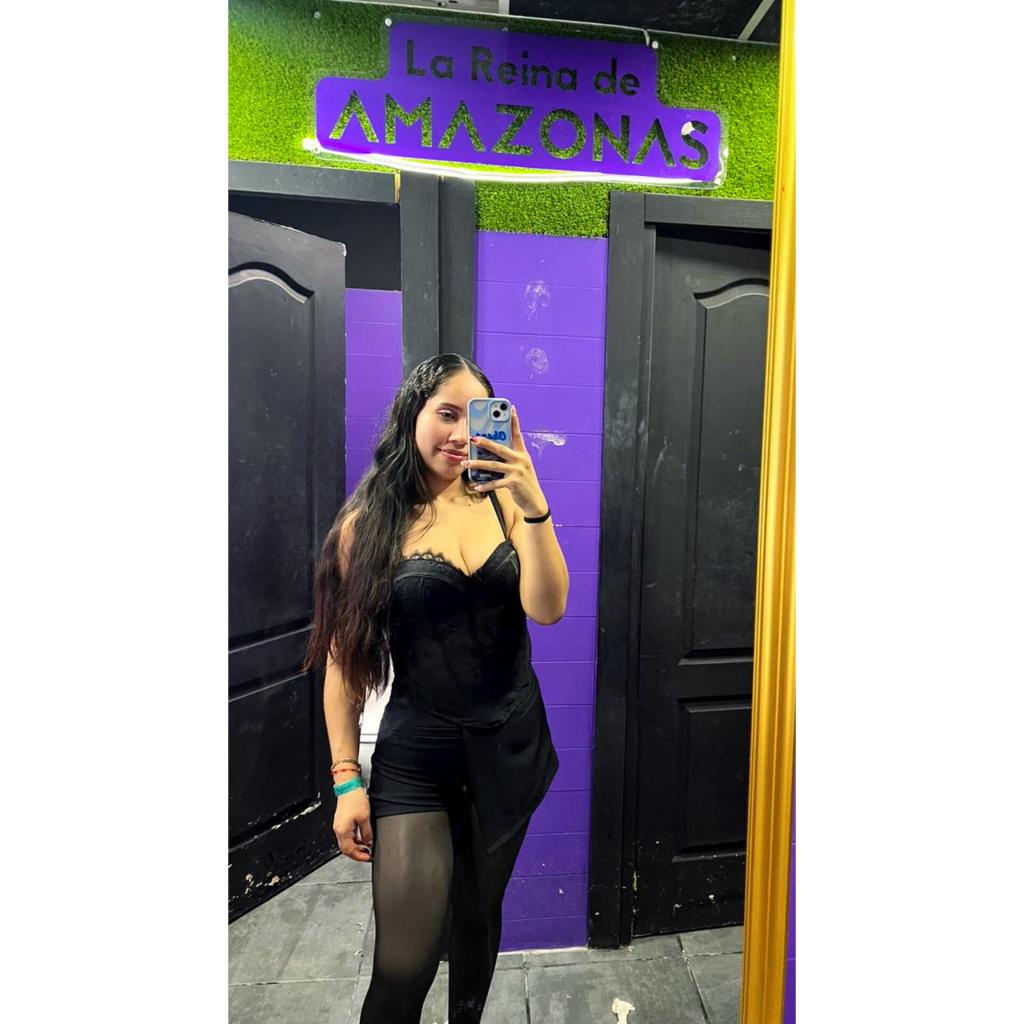 667694619: Chica busca chico en Sevilla