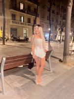 661629375: Chica busca chico en Barcelona
