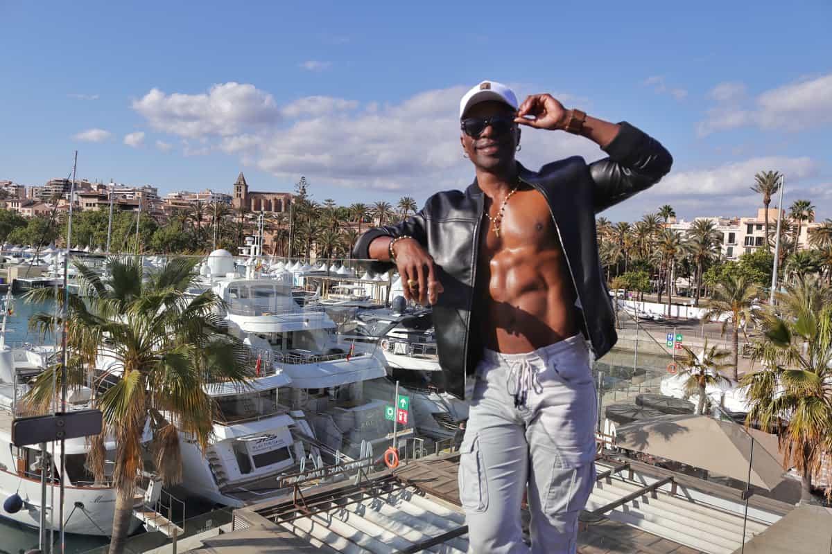 Chico busca chica en Sevilla: 