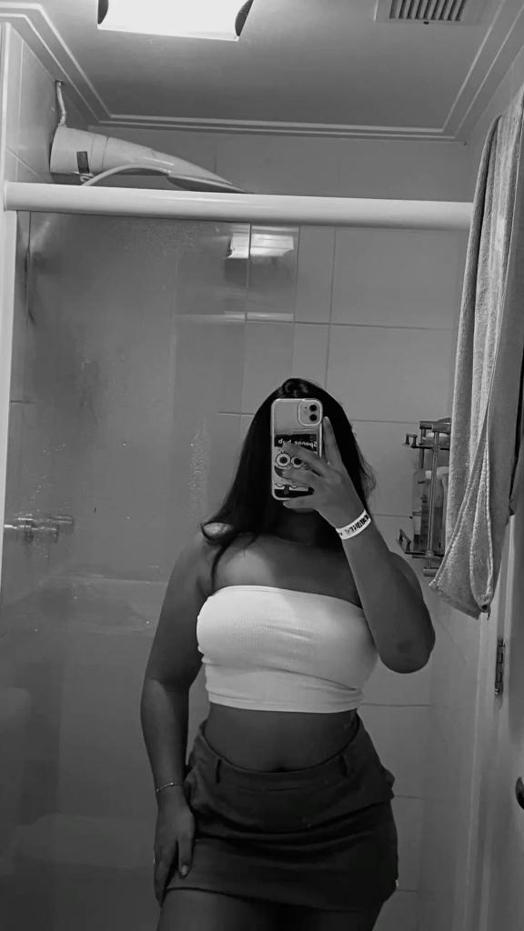 614915108: Chica busca chico en La Coruña