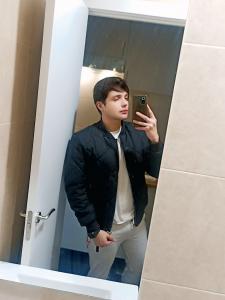 663975239: Chico busca chica en Barcelona